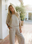 FJØRNA relaxed linen-texture two-piece set with wide-leg trousers, soft fabric and casual fit, perfect for comfortable style.