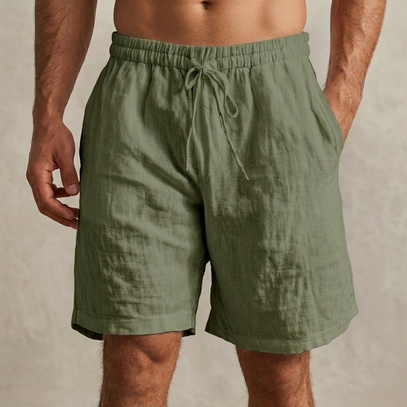 Men's green casual drawstring shorts with side pockets, made by FJØRNA, featuring a relaxed fit and comfortable fabric.