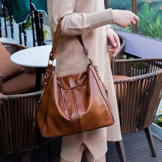 Amelia - Spacious Vegan Leather Hobo Shoulder Bag with Pouch
