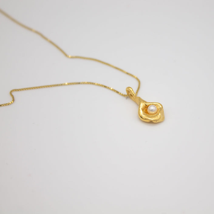 MYRA | Gold-Plated Pendant Necklace with Pearl Accent