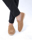 FJØRNA men's classic suede loafers with fur lining, stylish men's slippers made from premium wildleder leather.