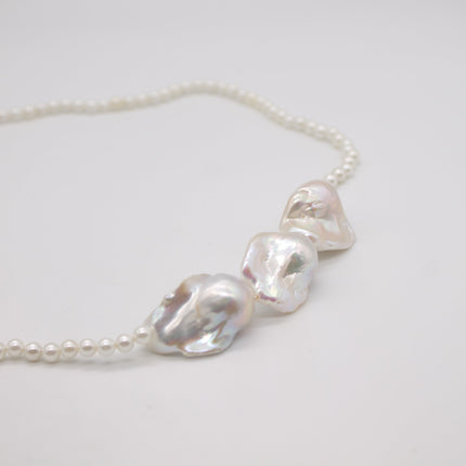 Linnestad | Elegant Necklace Featuring Large Baroque Pearls and a Stylish Silver Clasp