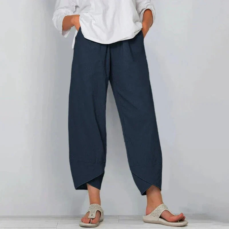 FJØRNA Tarni™ chic summer pants in lightweight fabric, featuring a relaxed fit and stylish design perfect for warm weather.
