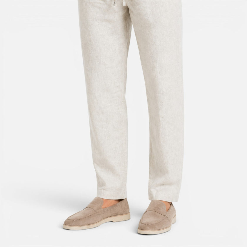 Men's FJØRNA linen summer outfit, breathable lightweight two-piece set with collar and button details, ideal for warm weather.