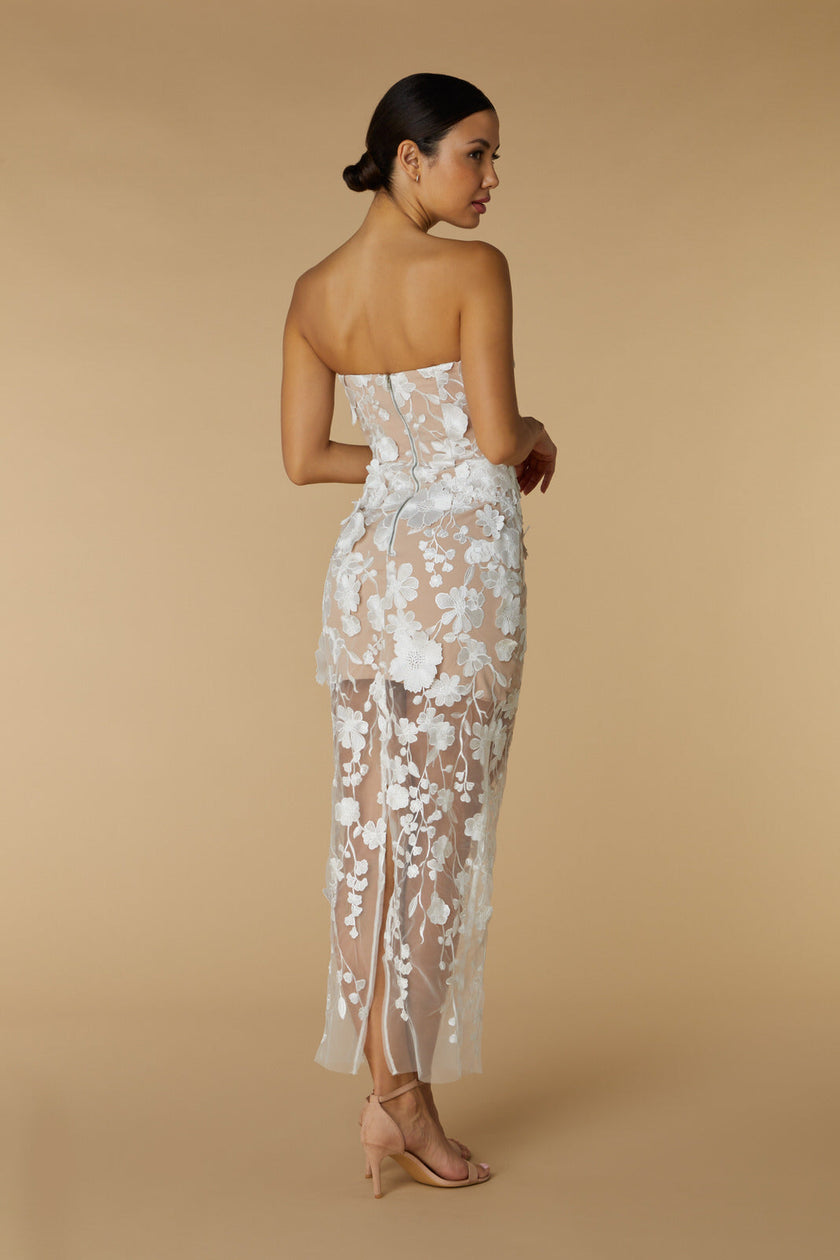 FJØRNA Willow strapless midi dress in ivory with floral 3D lace, featuring a fitted bodice and flowing skirt.