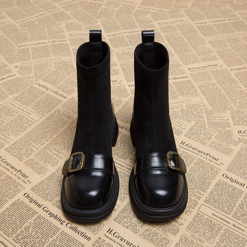 FJØRNA women's orthopedic ankle boots with buckle detail and arch support, stylish footwear designed for comfort and stability.