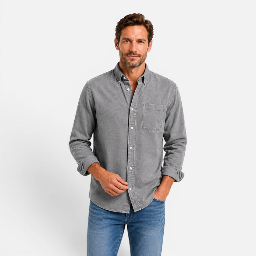 Men's FJØRNA classic button-up casual shirt displayed on a model, featuring a relaxed fit and stylish collar.