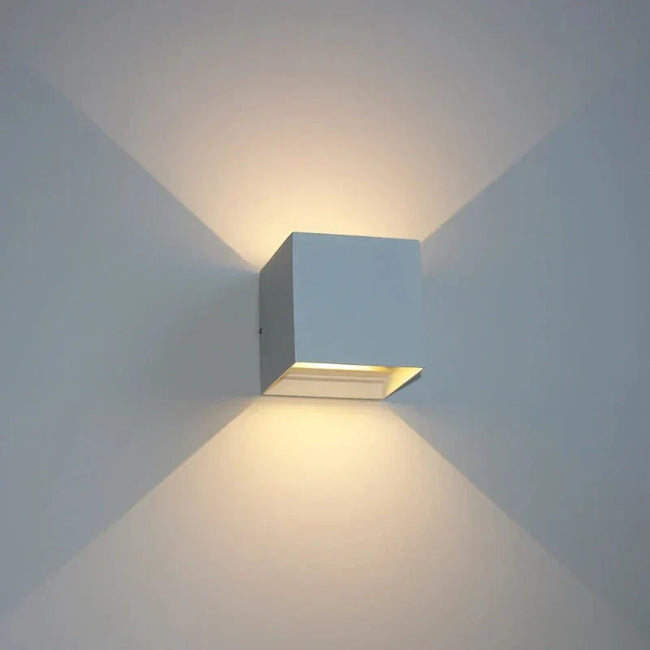MetroLite | Chic Outdoor Wall Light