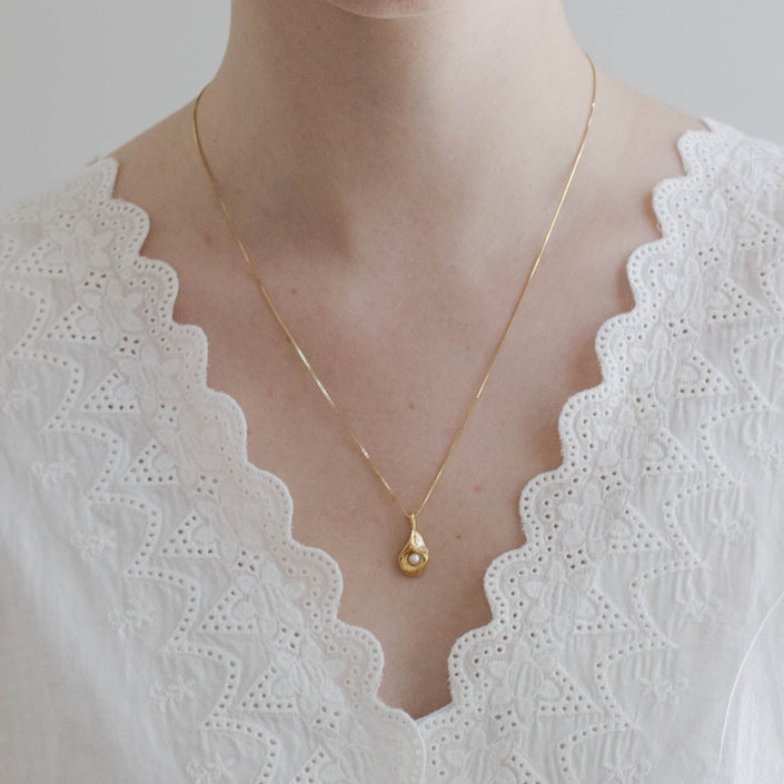 MYRA | Gold-Plated Pendant Necklace with Pearl Accent