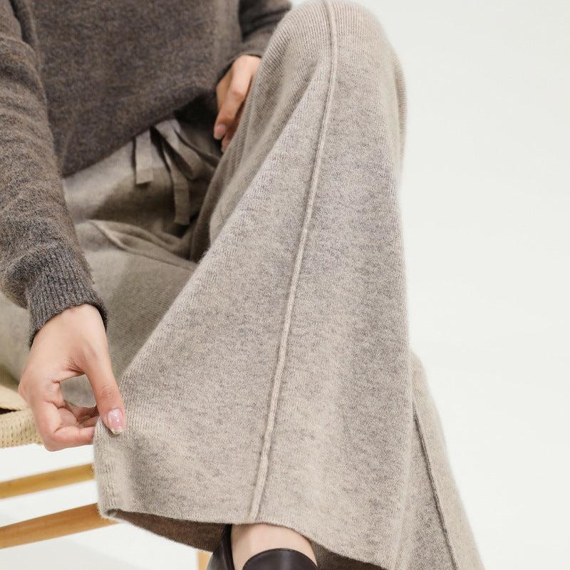 Women’s wide-leg merino wool trousers by FJØRNA, high-waist pants with a cozy, elegant fit and natural wool texture.