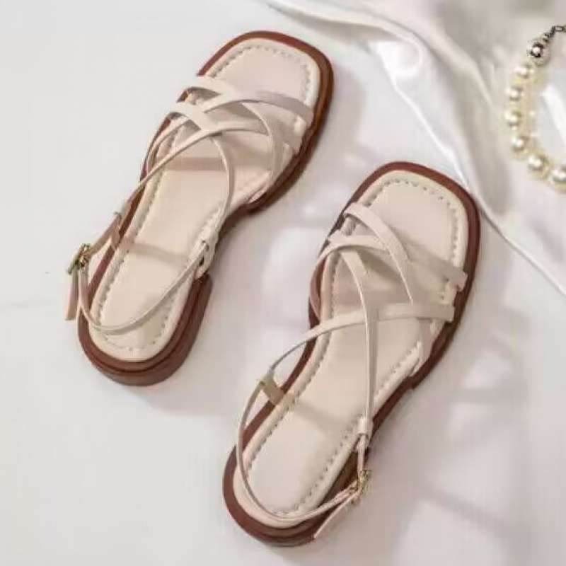 FJØRNA Italian leather women’s sandals with adjustable straps and cushioned soles, stylish and comfortable footwear for summer wear.