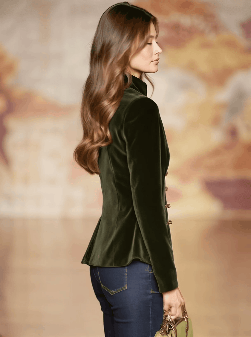 Dark green velvet blazer for women with gold buttons, stylish FJØRNA jacket suitable for elegant and casual wear.