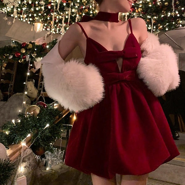 Red velvet halter dress by FJØRNA featuring a tailored fit, stylish Y2K-inspired design, perfect for streetwear and casual occasions.