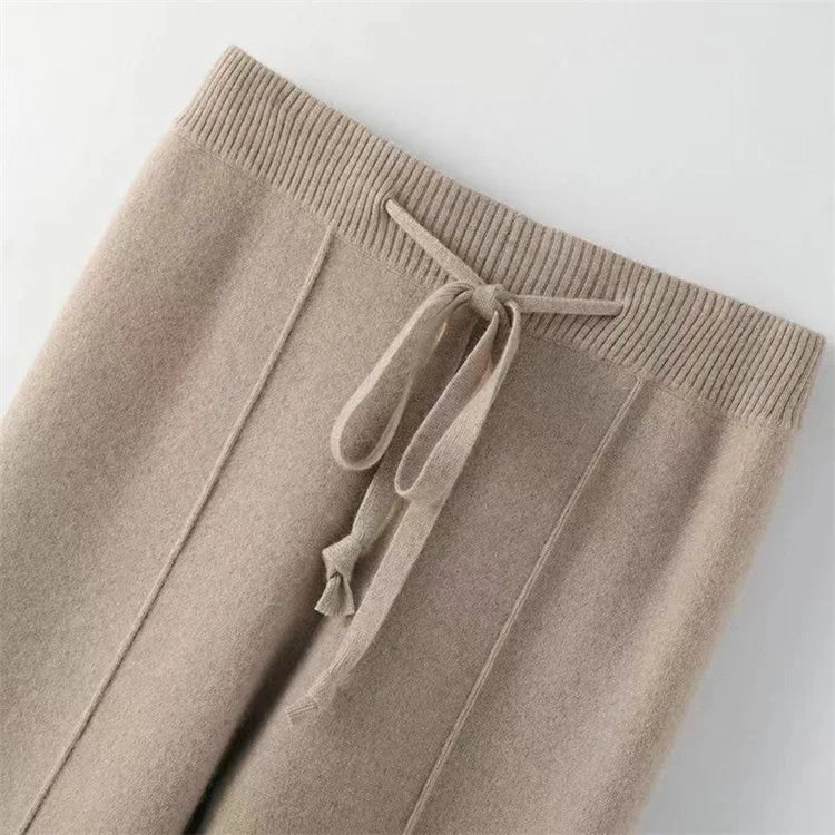 FJØRNA women's merino wool wide leg high waist trousers, stylish and comfortable pants in natural wool fabric.