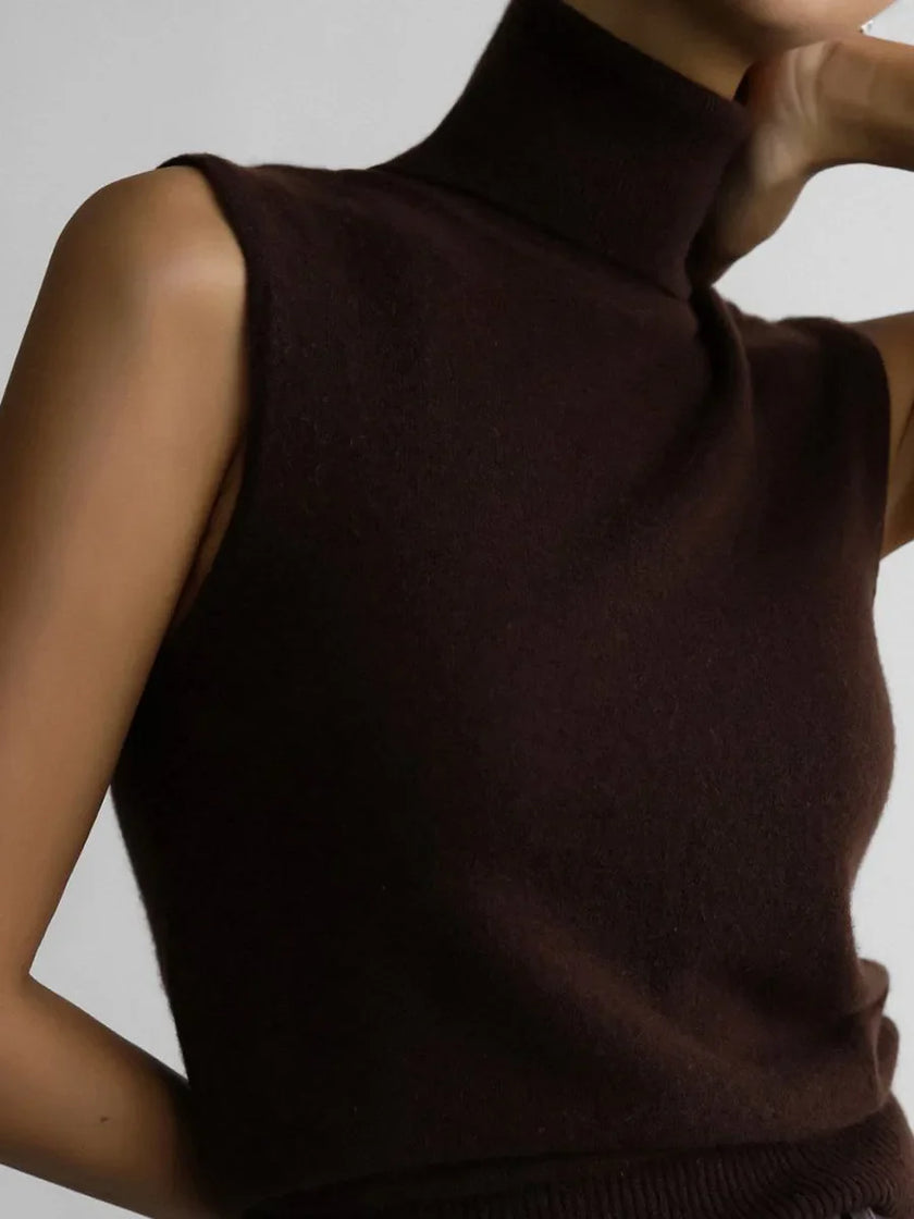 FJØRNA women's sleeveless wool vest, stylish top in neutral color, close-up view highlighting soft fabric and tailored fit.