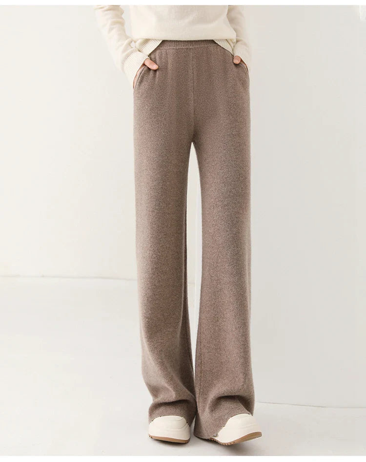FJØRNA women's merino wool wide-leg joggers, cozy and stylish pants with a relaxed fit, perfect for casual wear.