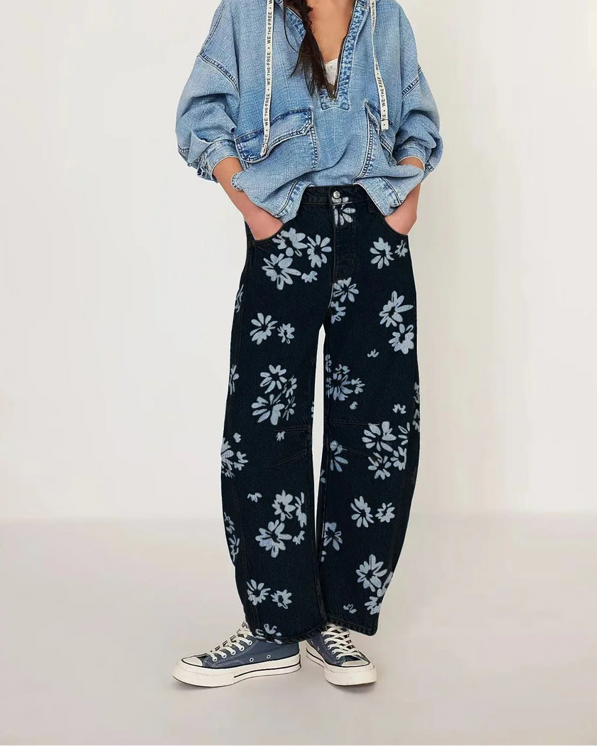 Women’s FJØRNA wide-leg denim jeans, stylish pants with a relaxed fit, featuring classic denim fabric and a high-rise waist.
