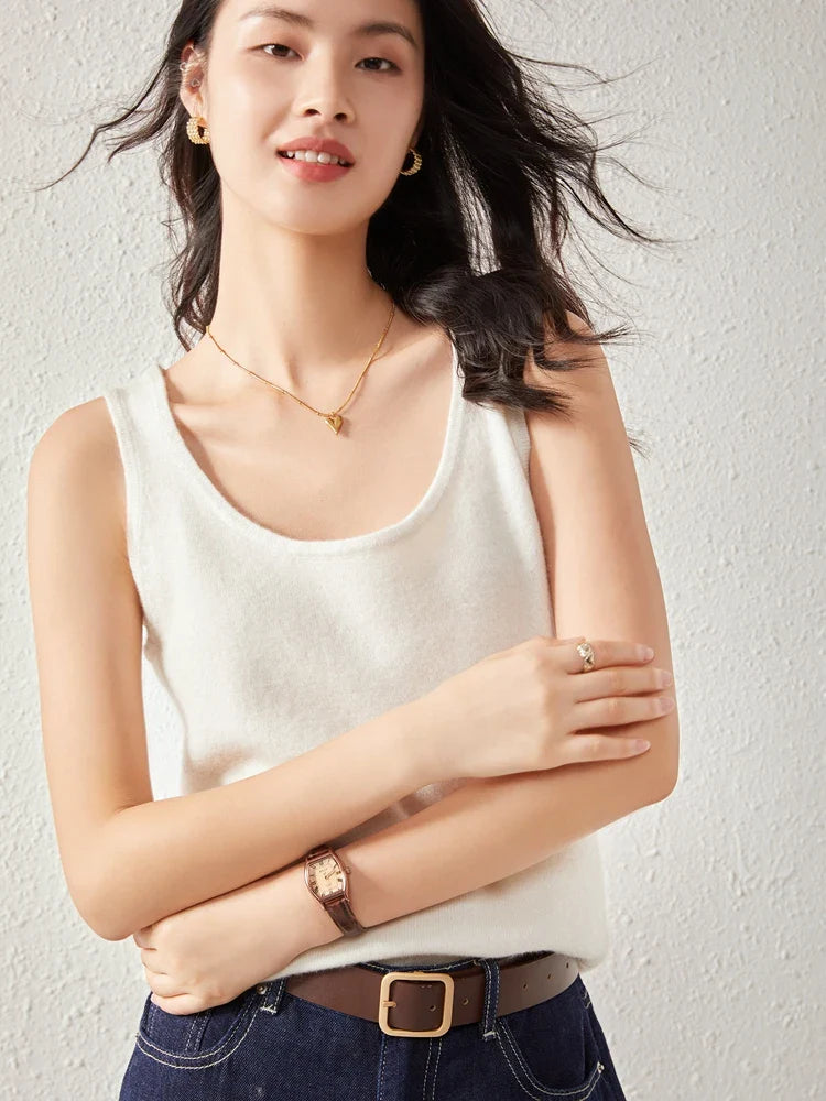 FJØRNA women's cashmere top, soft knit long-sleeve blouse in neutral color, close-up of fabric and stylish fit
