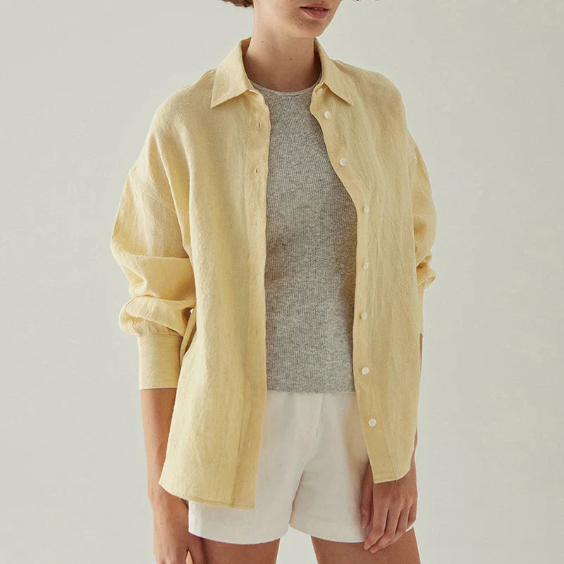 FJØRNA women's knit shirt with slit hem, stylish long-sleeve top featuring a relaxed fit and soft knit fabric.
