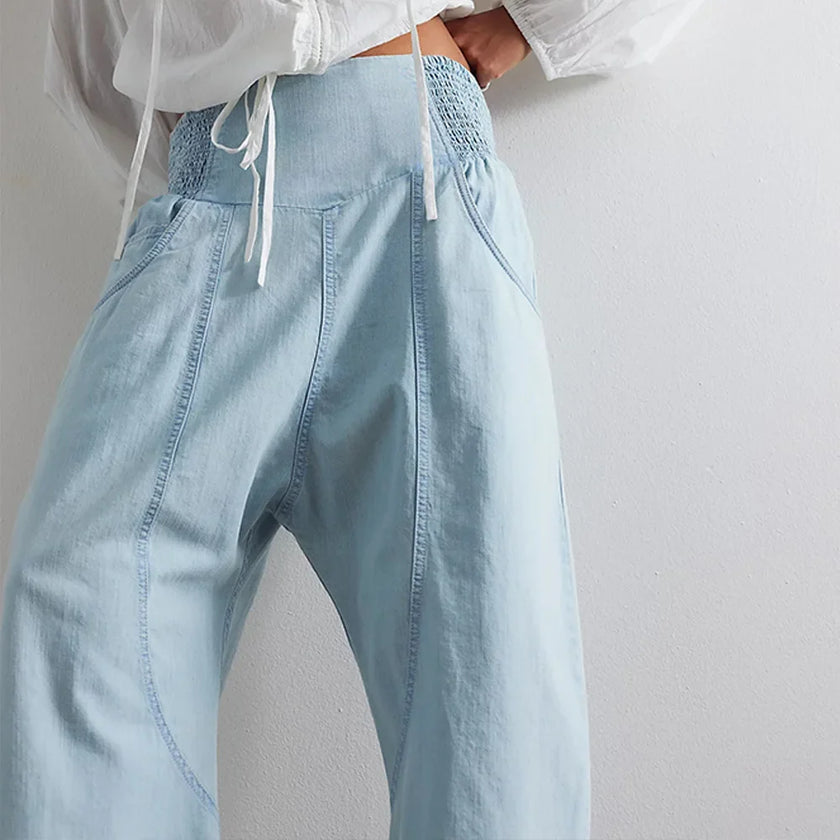FJØRNA women's wide-leg denim trousers, stylish pants with a relaxed fit and classic blue denim fabric.