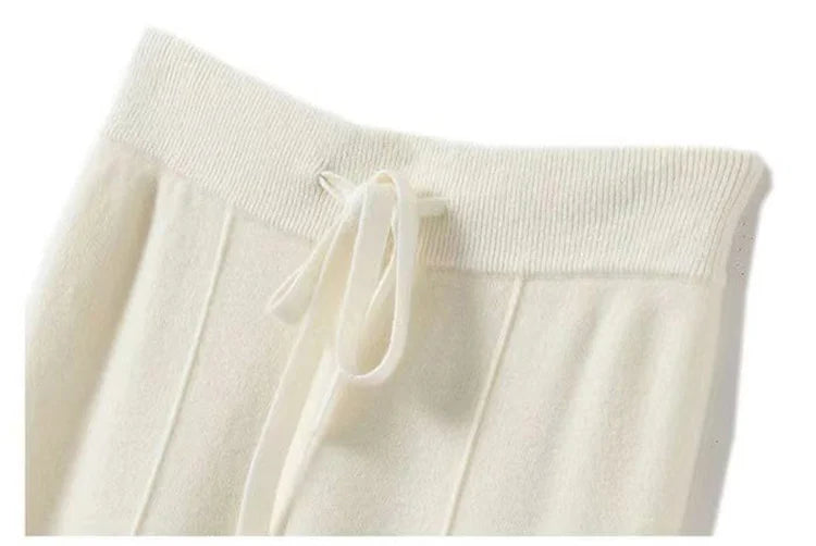 FJØRNA women’s merino wool wide-leg high-waist trousers, soft and stylish pants with a relaxed fit and elegant design.
