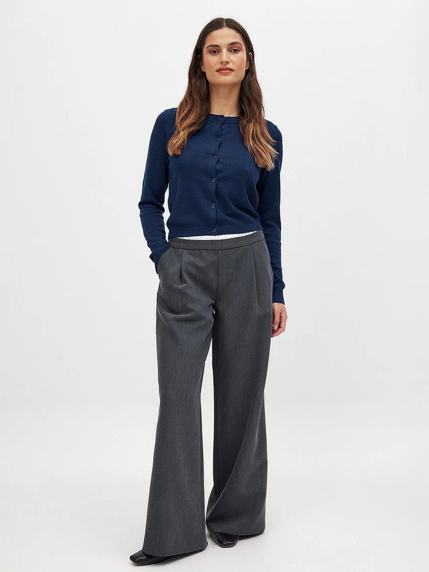 FJØRNA women's knit cardigan, cozy long-sleeve top in soft fabric, perfect for layering and casual wear.