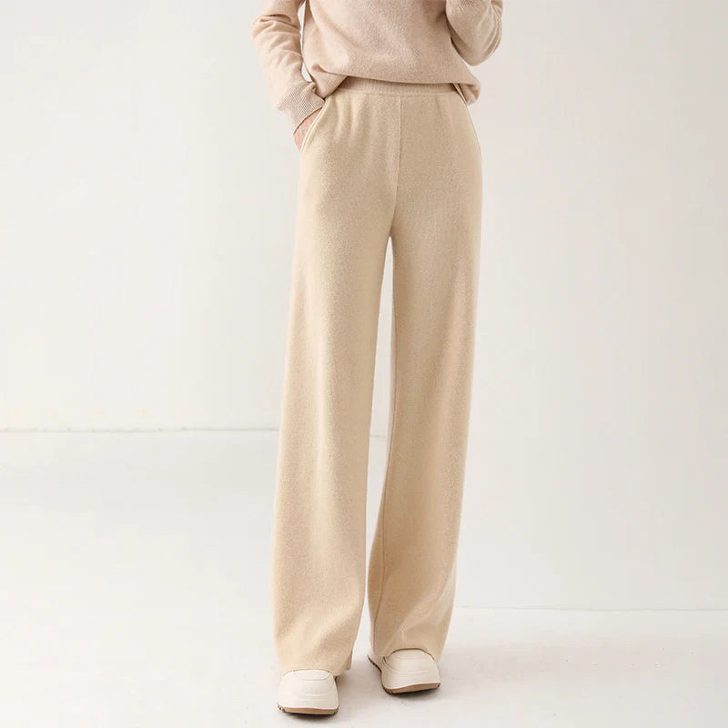 Women’s Merino wool wide-leg joggers by FJØRNA, showcasing soft, comfortable fabric and relaxed fit in a stylish pant design.