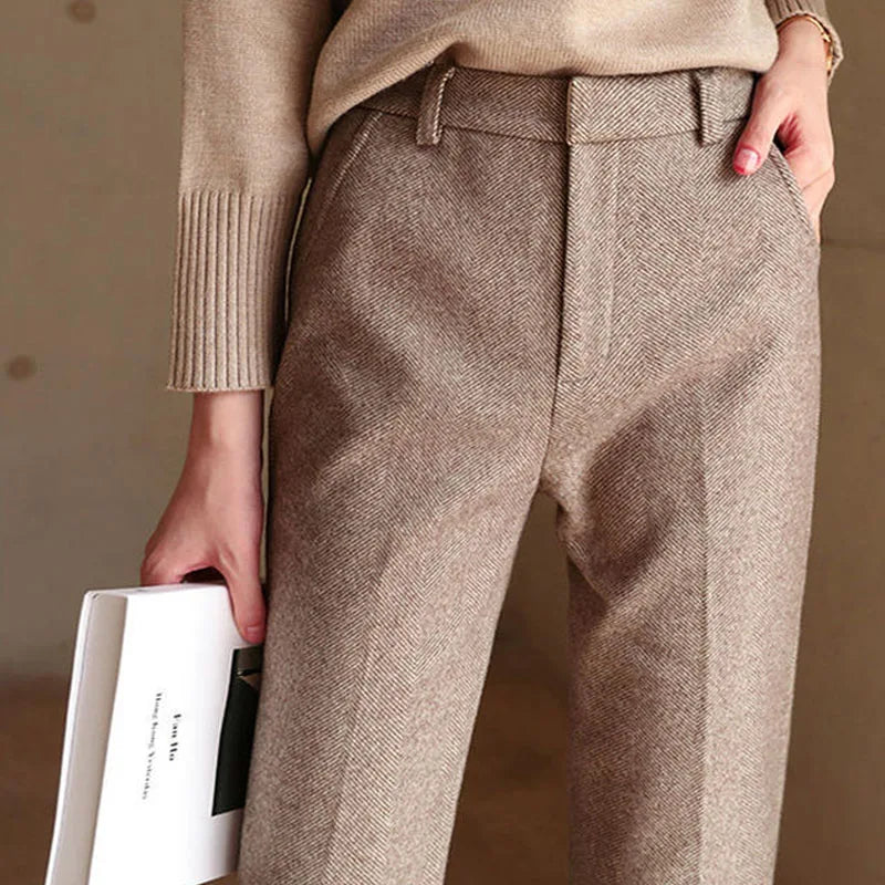 FJØRNA women's wool blend trousers, stylish pants with a tailored fit, featuring a classic design and neutral color.