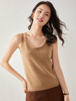 FJØRNA women's cashmere top, soft and cozy, featuring a classic fit with long sleeves and a round neckline.