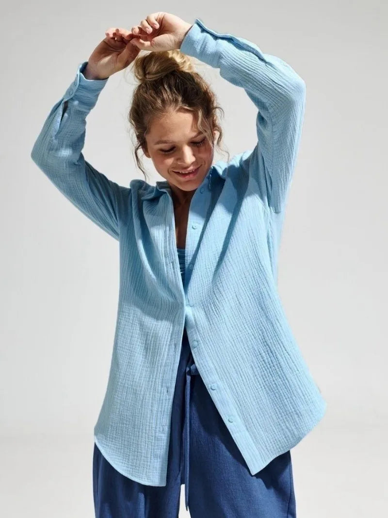 Lacceti Valencia 100% cotton summer shirt, lightweight and breathable, in a classic design with a collar and short sleeves.