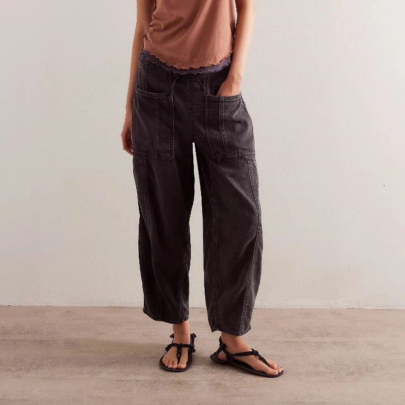 FJØRNA women's cotton pull-on jeans pants, casual denim style with a comfortable fit, shown on a model.