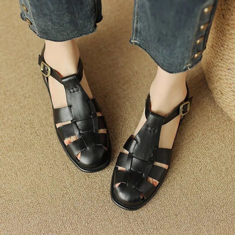 FJØRNA Italian leather women's sandals with adjustable straps, stylish open-toe shoes perfect for warm weather.