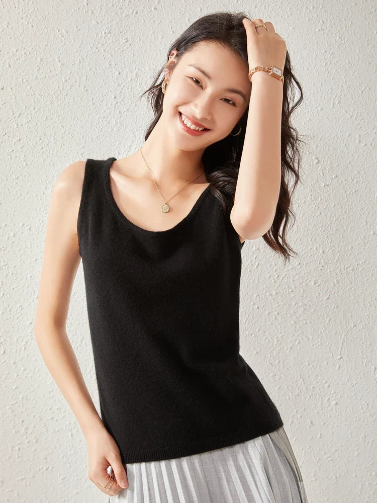 FJØRNA women's cashmere top in soft fabric, featuring a stylish design, ideal for cozy and elegant outfits.