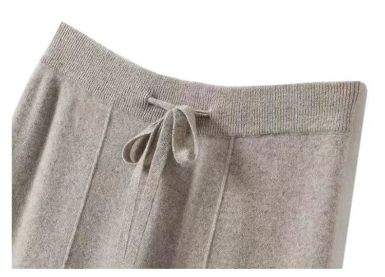 FJØRNA women's merino wool wide-leg high-waist trousers, stylish and comfortable pants, natural fiber fabric, neutral color.