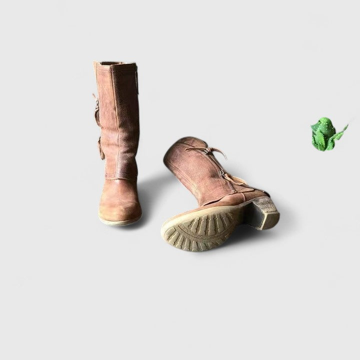 FJØRNA Elarisse orthopedic boots in black leather with sturdy sole and ankle support, designed for comfort and recovery.