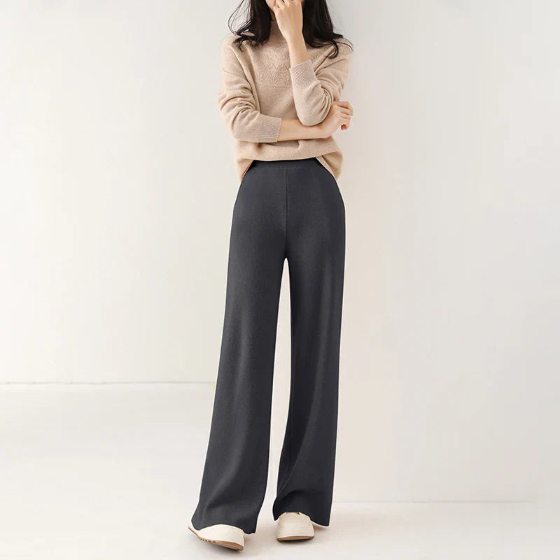 FJØRNA women's merino wool wide-leg joggers, comfortable pants with soft, natural fiber for cozy, stylish loungewear.