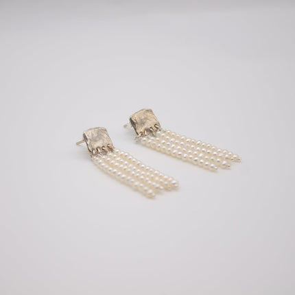 SUNDBY | Elegant Silver Earrings Adorned with Freshwater Pearls