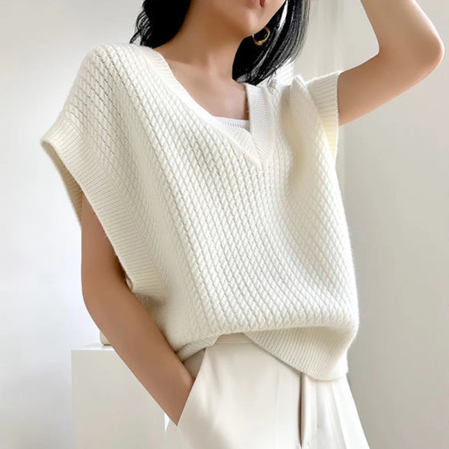 Clara – Sweater Vest Women - Cozy Knit | Fashion Knitwear 2