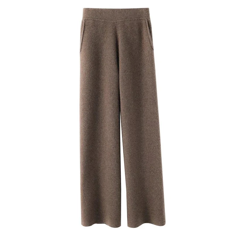 Women’s FJØRNA jogger pants featuring a comfortable fit and casual style, shown in a relaxed, stylish pose.