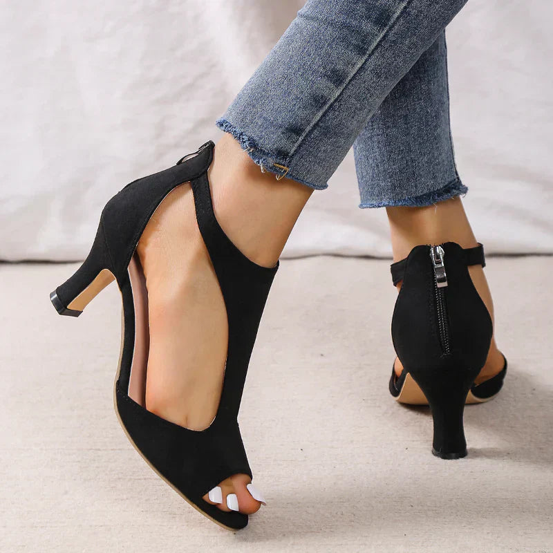 FJØRNA Elora orthopedic sandals with heels, featuring supportive straps and cushioned insoles for comfortable wear.