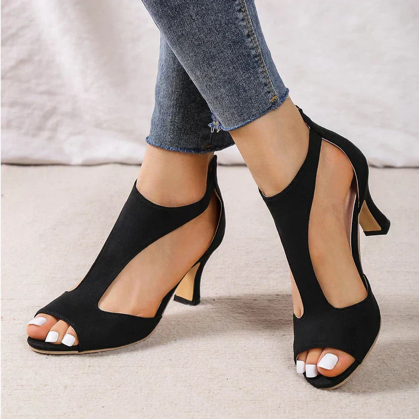 FJØRNA Elora orthopedic sandals with heels, featuring supportive design and stylish straps, ideal for comfortable everyday wear