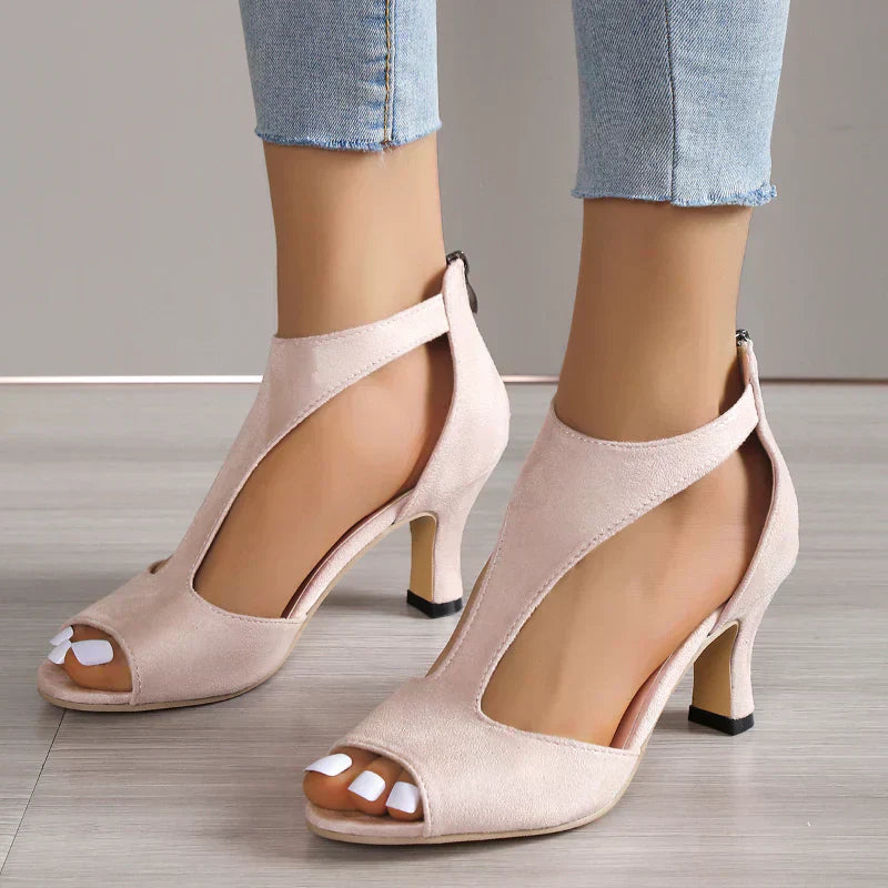 FJØRNA Elora orthopedic sandals with heels, featuring supportive footbed and stylish design for comfortable wear.