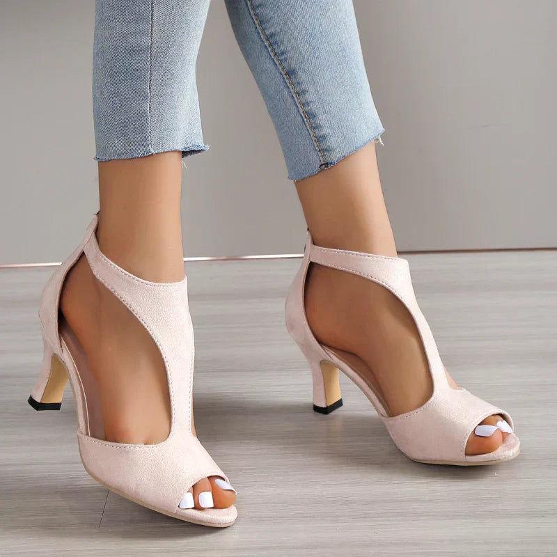 FJØRNA Elora orthopedic sandals with heels featuring cushioned straps and supportive soles, designed for comfort and style.