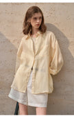 FJØRNA women's linen shirt, lightweight and breathable top for women, in a natural linen fabric with a relaxed fit.