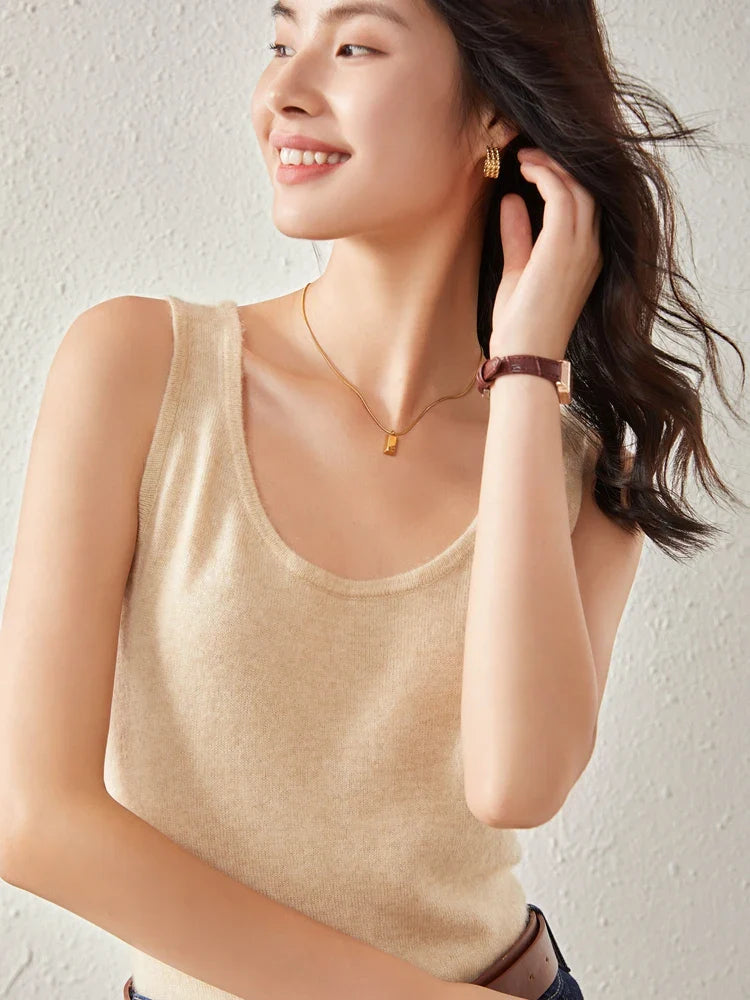 FJØRNA women's cashmere top, soft and cozy long-sleeve sweater in neutral color, perfect for casual or elegant wear