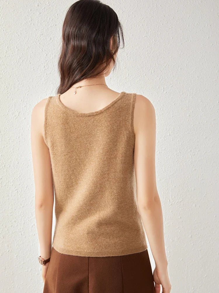 FJØRNA women's cashmere top in soft, cozy fabric, featuring a classic fit and elegant design, perfect for stylish comfort.