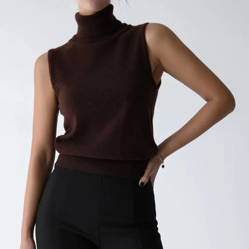 FJØRNA women's sleeveless wool vest, stylish top with a cozy, fitted design, suitable for layered fall or winter outfits.