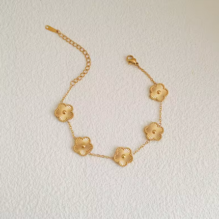 Linnea | Timeless Clover 3-in-1 Stainless Steel Jewelry Set: Necklace, Bracelet, and Earrings