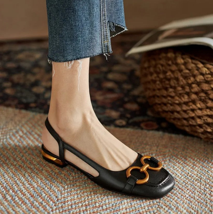 FJØRNA orthopedic sandal with cushioned straps, sturdy sole, and ergonomic design for comfort and stability.