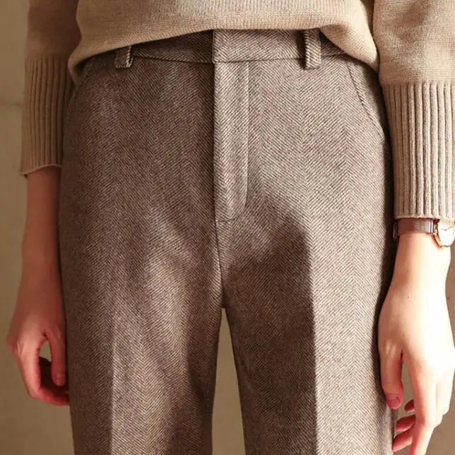 FJØRNA women's wool blend trousers, stylish pants with a tailored fit, shown in a neutral color on a model.